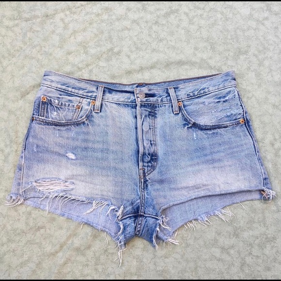 BLUE LEVI SHORTS - Picture 2 of 3